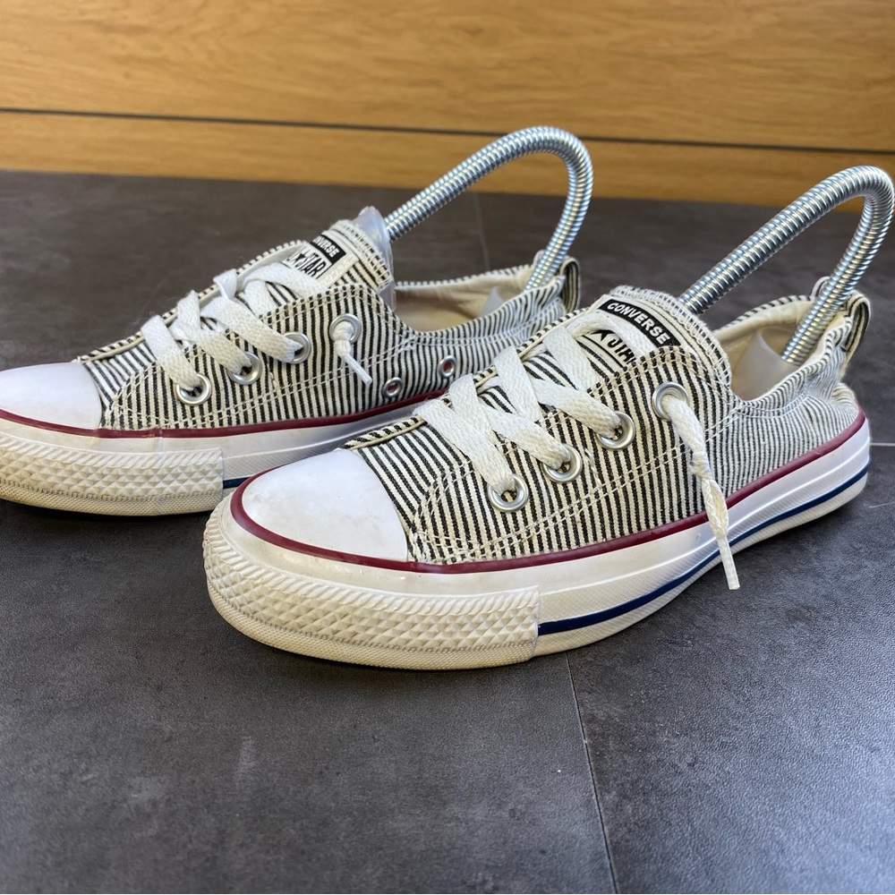 Converse Women’s Black and White Striped Sneakers Size 6